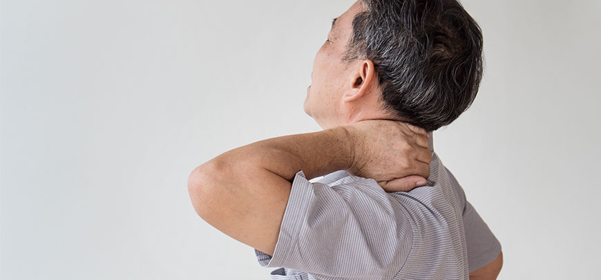 patient needing neck pain treatment in Sacramento after a car accident