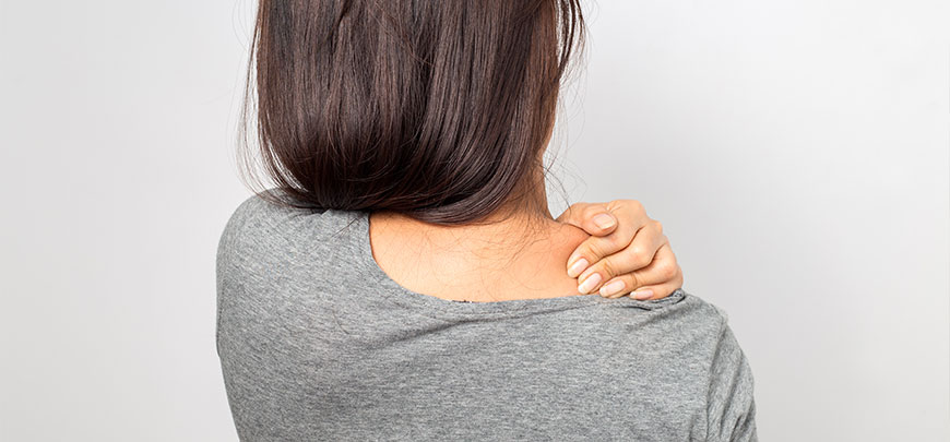 patient needing shoulder pain treatment in Sacramento after a car accident